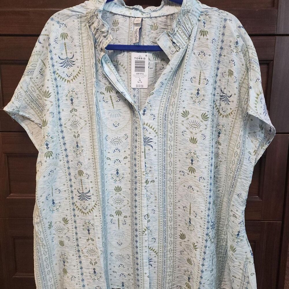 Torrid Women's Blue and Green Blouse
